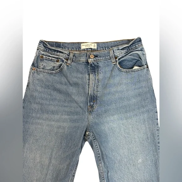 Abercrombie & Fitch Ultra High Rise 90s Straight Jeans – Medium Wash (31 / 12X) - Picture 7 of 10